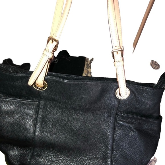 Micheal Kors black leather bag beige handles - Picture 6 of 13